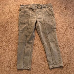 American Eagle Capri Pants